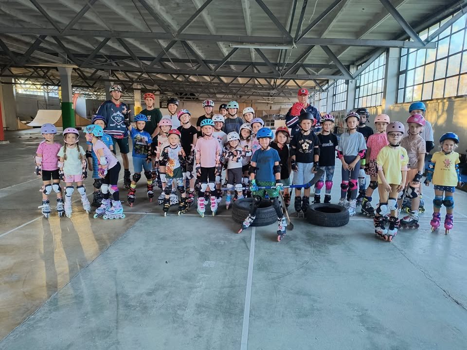 Sobotnie zajęcia rolkowe w ramach programu "Łączą nas rolki" współfinansowane z środków Ministerstwa Sportu i Turystyki.
